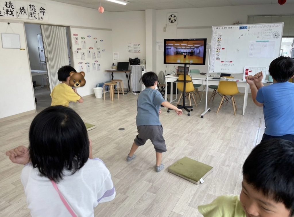 個別活動でダンスをしている様子